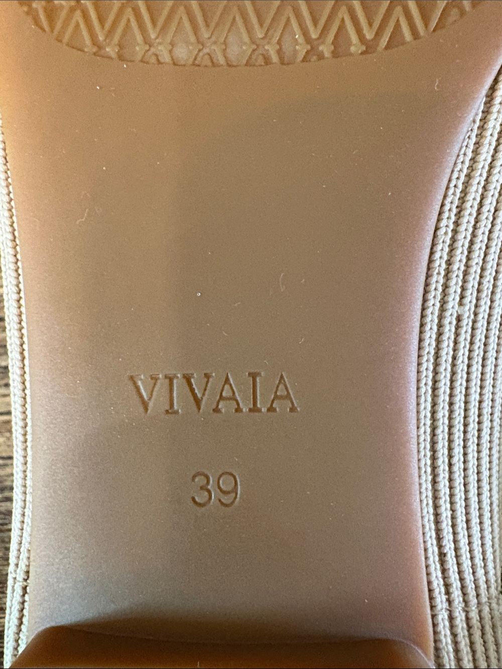 VIVAIA Margot 2.0 Square-Toe V-Cut Flats Almond 8.5 - Picture 9 of 9